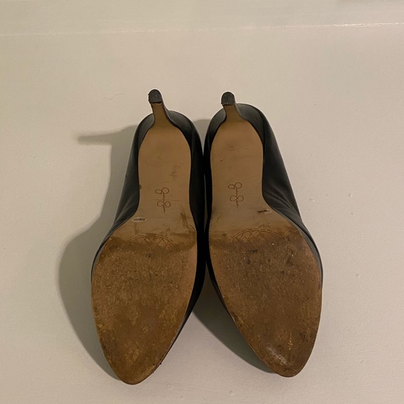 Jessica Simpson Size 9.5 Black Pumps - Picture 2 of 4